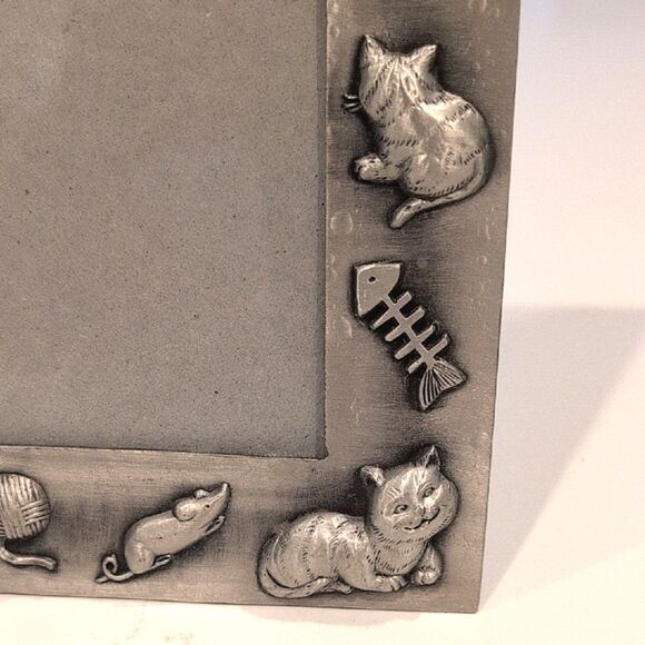 Pewter Tone Cat and Mouse Picture Photo Frame - Picture 4 of 9